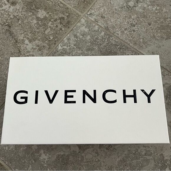 Givenchy Elba Slippers, 100% Lamb Leather Mules in Burgundy, New, Size 36 - Picture 8 of 13